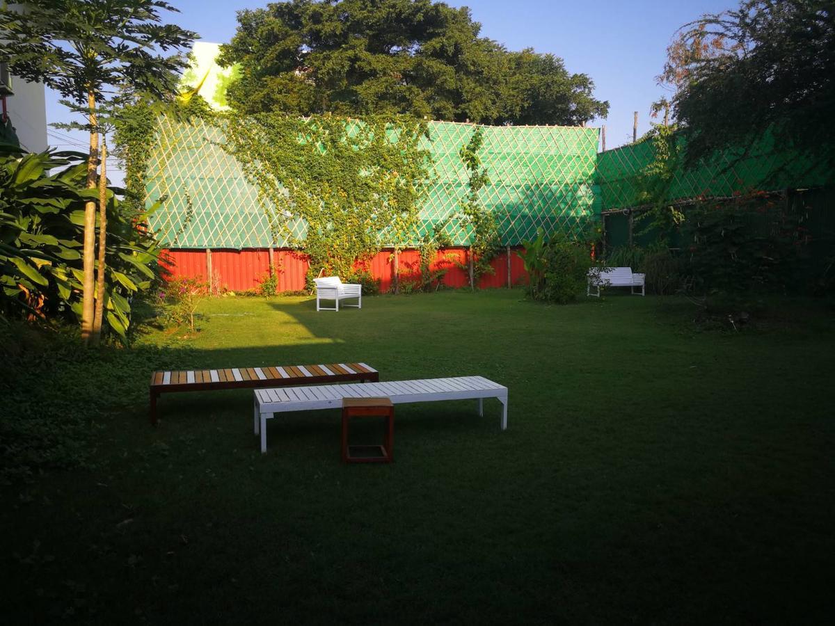 Barefeet Naturist Resort (Adults Only) Bangkok Eksteriør bilde