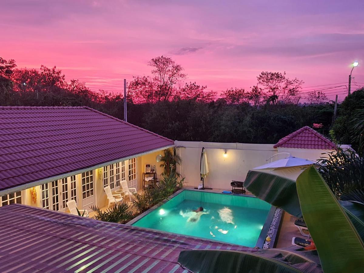 Barefeet Naturist Resort (Adults Only) Bangkok Eksteriør bilde